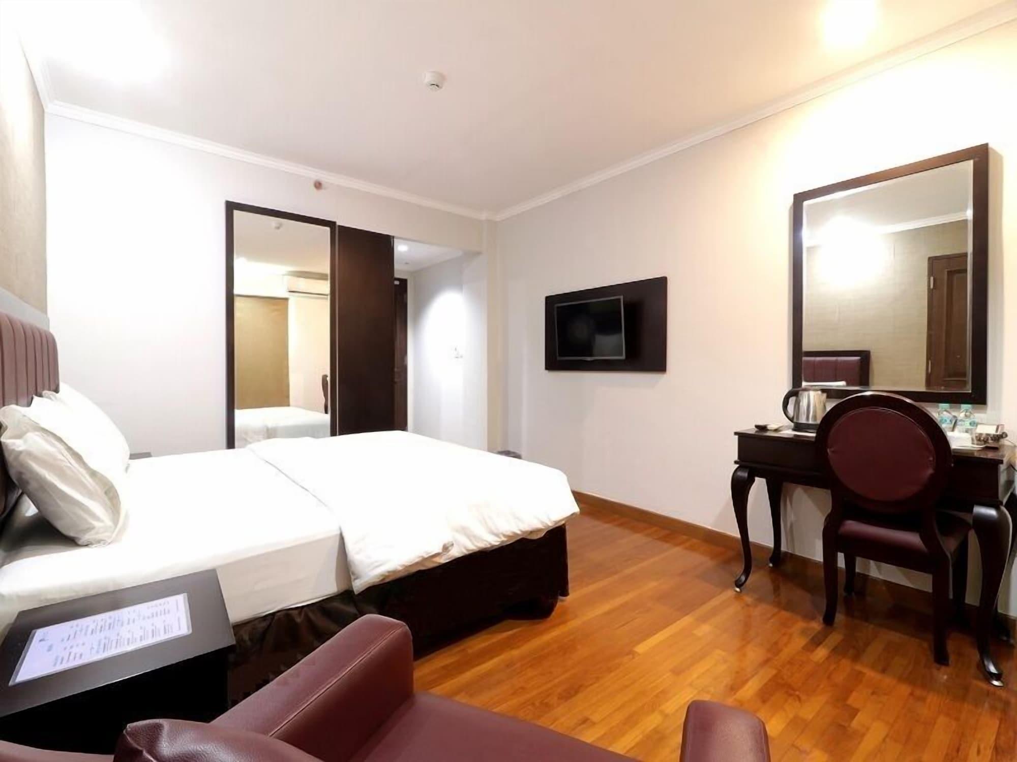 P Hotel Jacarta Exterior foto